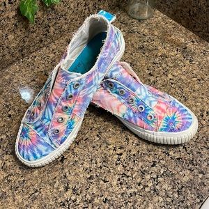 Woman’s blow fish slip on shoes